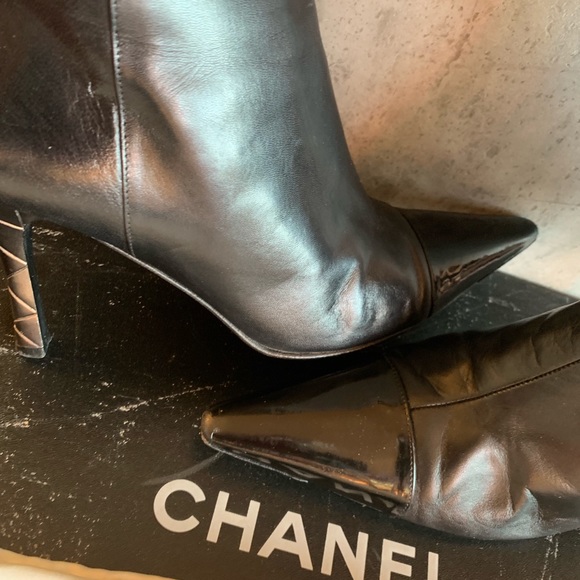 Vintage Chanel boots - Picture 4 of 8